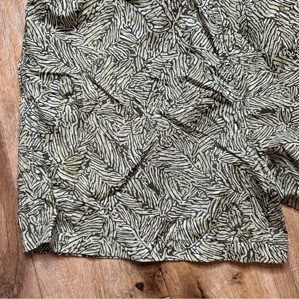 Columbia Forest Green Shorts Size Medium - Picture 7 of 12